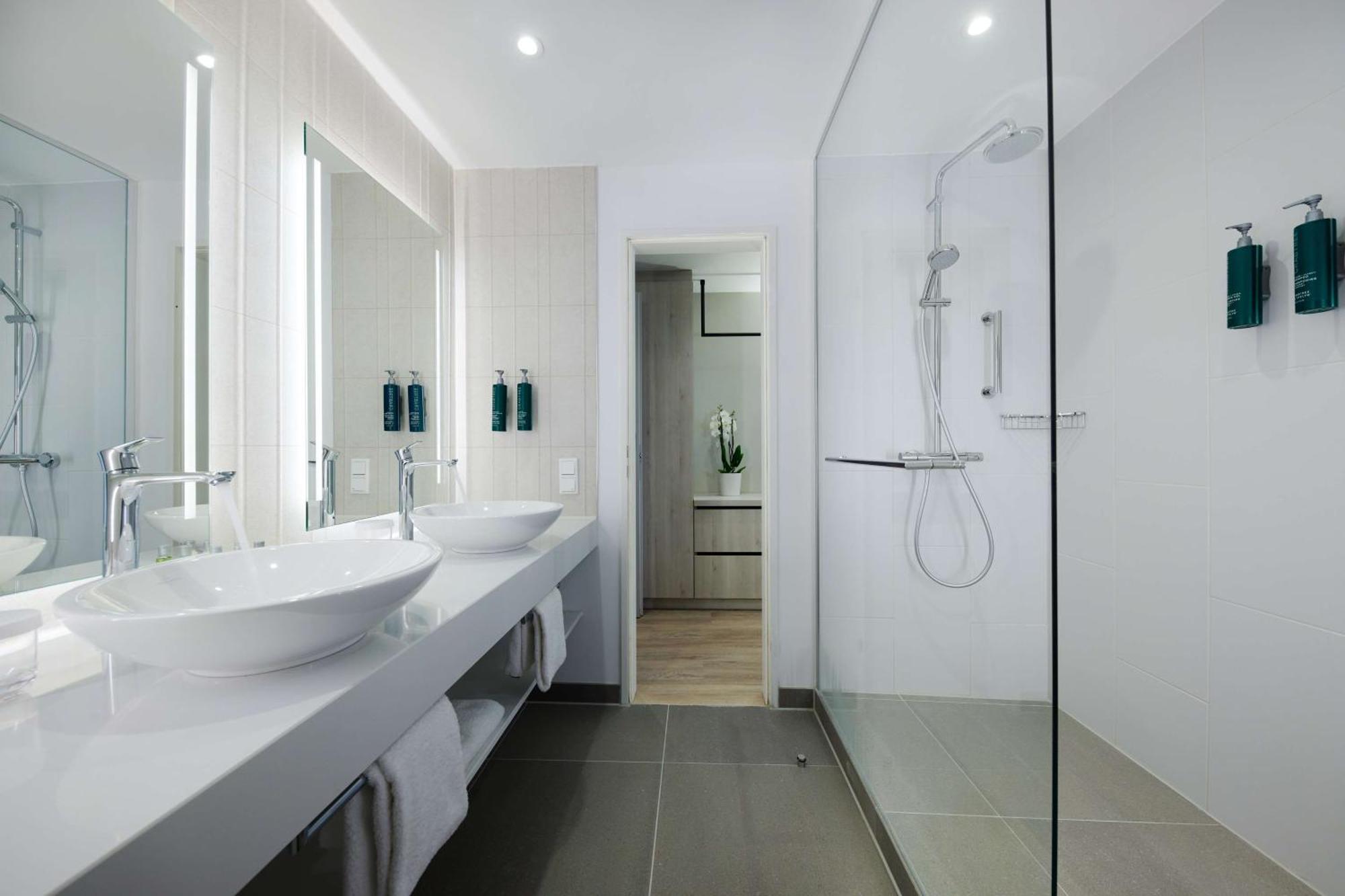 Hotel Doubletree By Hilton Schweizerhof 4*